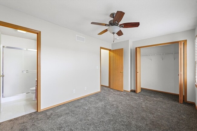 Building Photo - Modern Comfort & Space