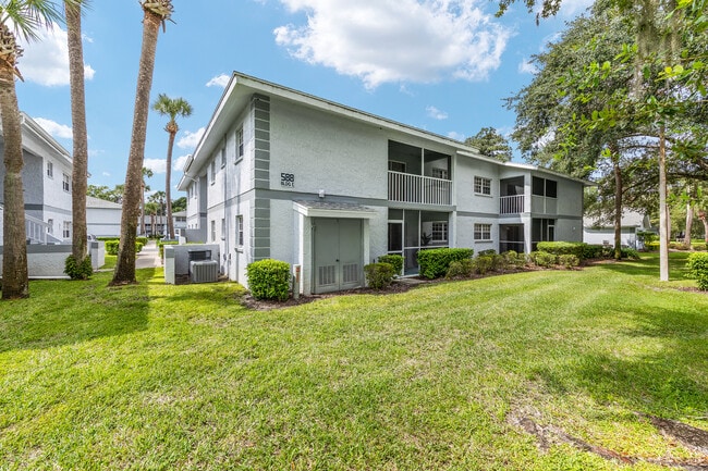 Building Photo - 588 Fairways Ln