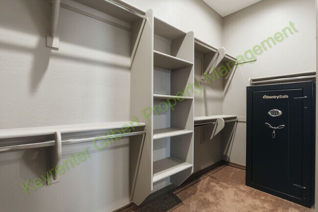 Building Photo - Beautiful 4-bed/3.5-bath Gilbert Home in Gilbert’s Cooley Station!