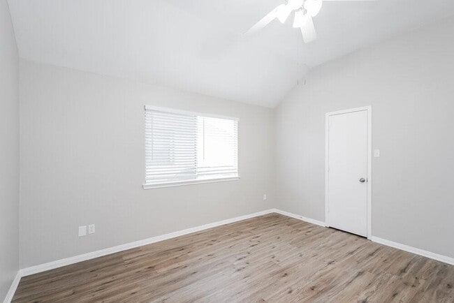Building Photo - 23022 S Waterlake