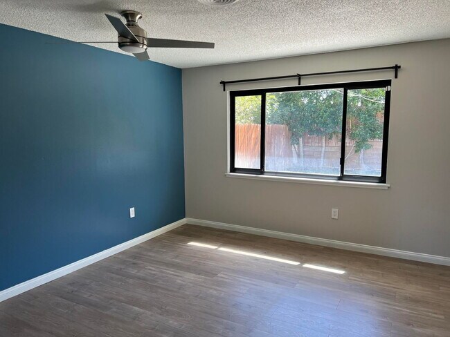 Building Photo - 2-Bedrooms and 2-Bathrooms Home Palm Desert