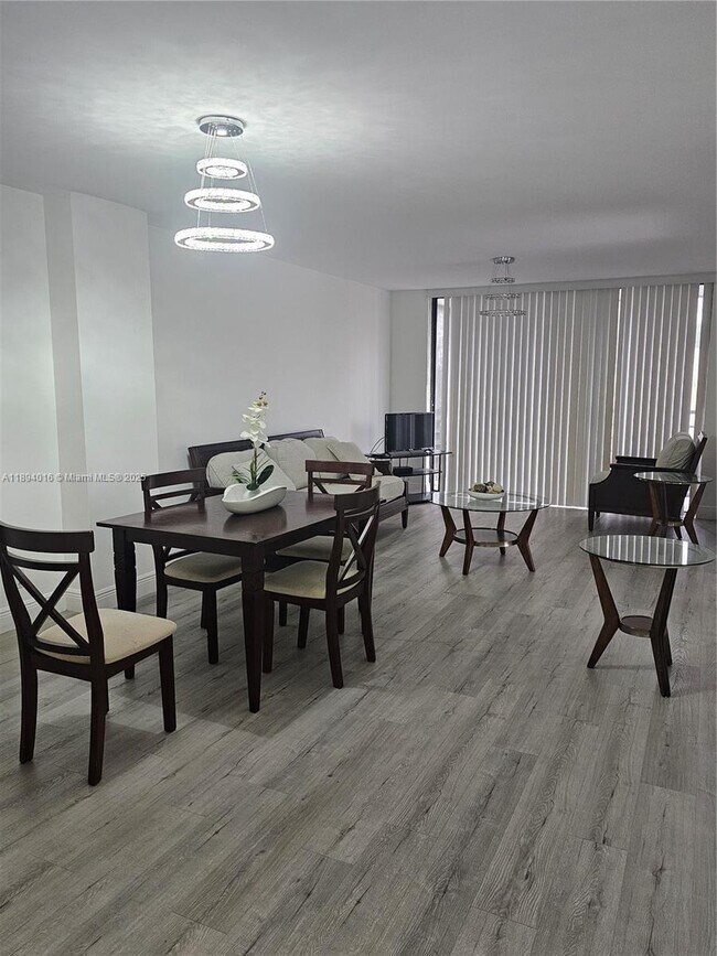 Building Photo - 20400 W Country Club Dr
