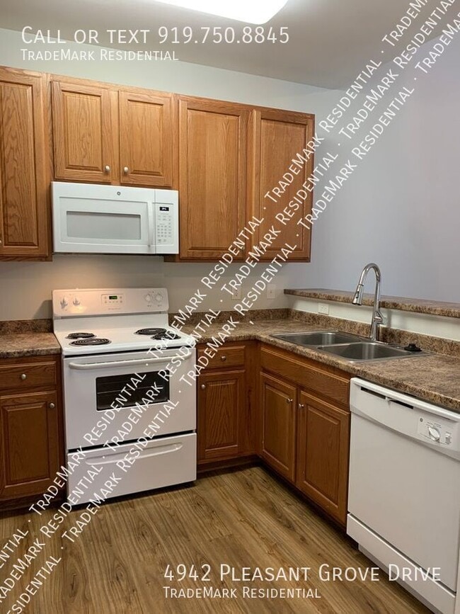 Building Photo - 4942 Pleasant Grove Dr