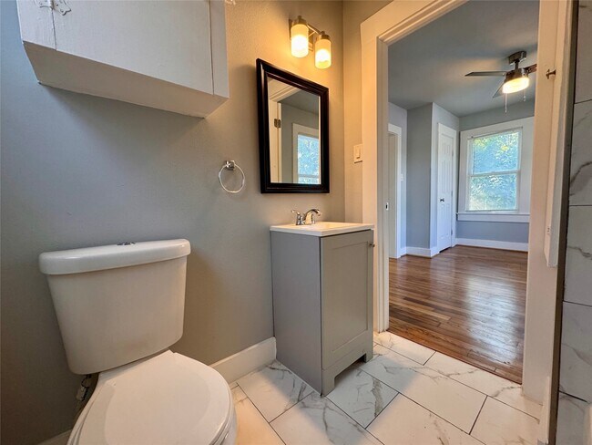 Building Photo - 5224 Leeland St