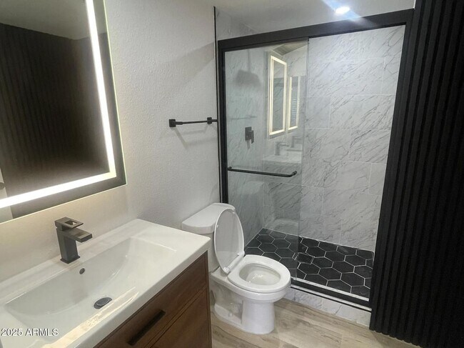 Building Photo - 7870 E Camelback Rd