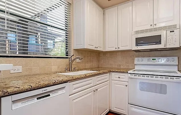 Building Photo - 4435 Nobel Dr