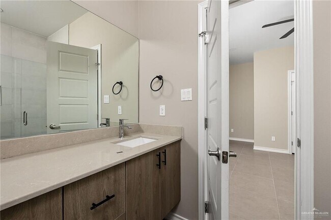 Building Photo - 10 N 59th St