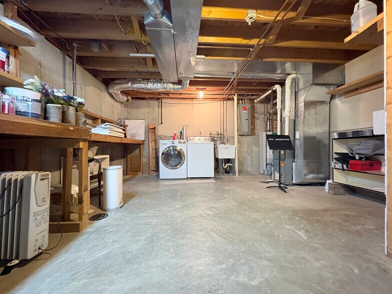 Building Photo - 6214 Adobe Way