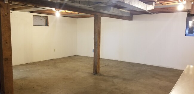 Building Photo - Cedar Duplex