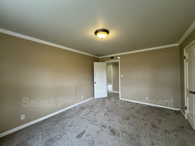 Building Photo - 5437 Covington Rd