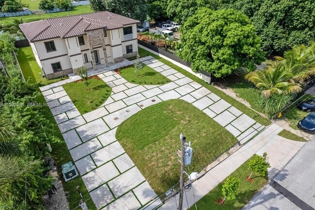 Building Photo - 1962 NW 107th St