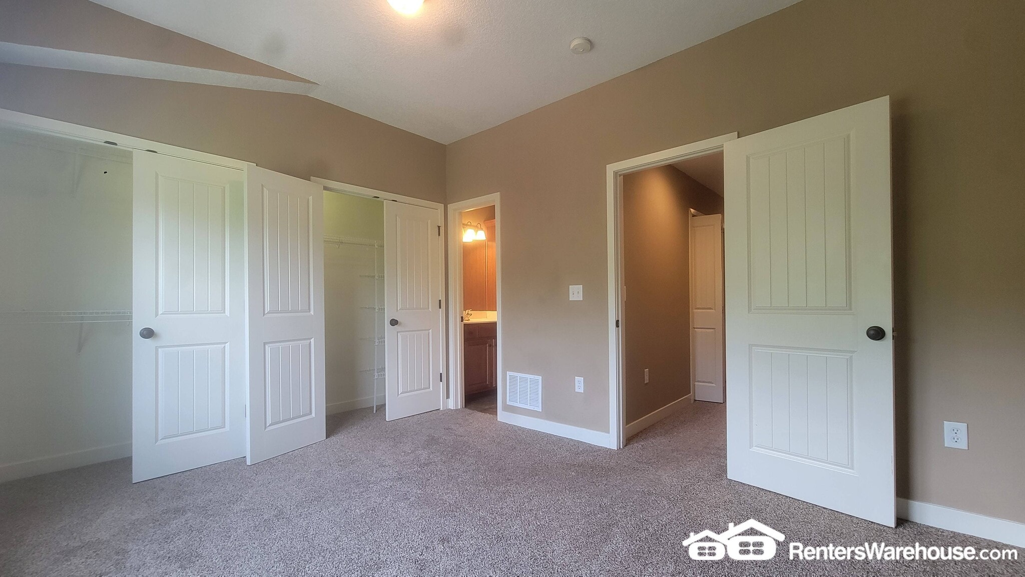 Building Photo - 2816 Lake Ave