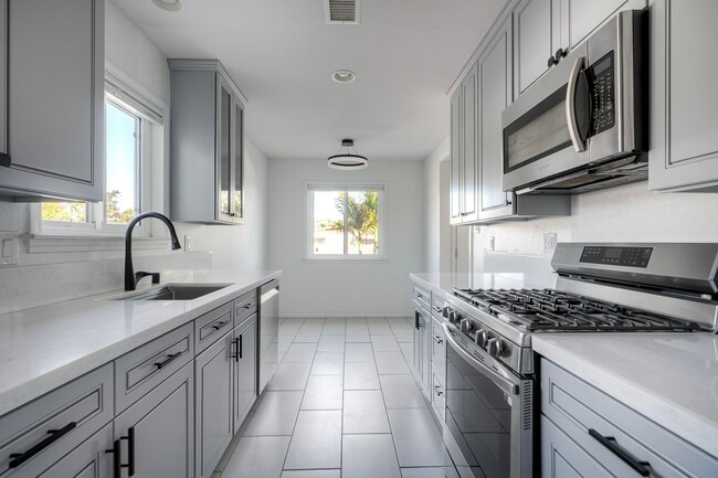Building Photo - 254 Gloxina St