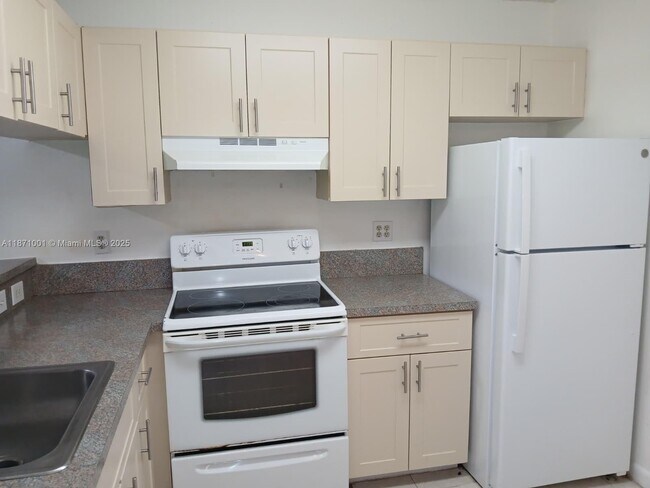 Building Photo - 9937 Nob Hill Ct