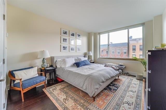 Building Photo - 1100 Maxwell Ln