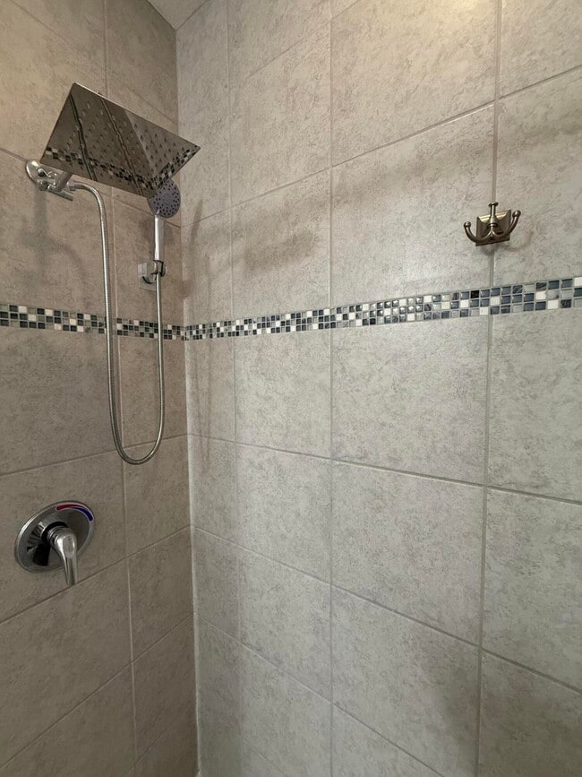 Building Photo - 189 NE Jettie Terrace