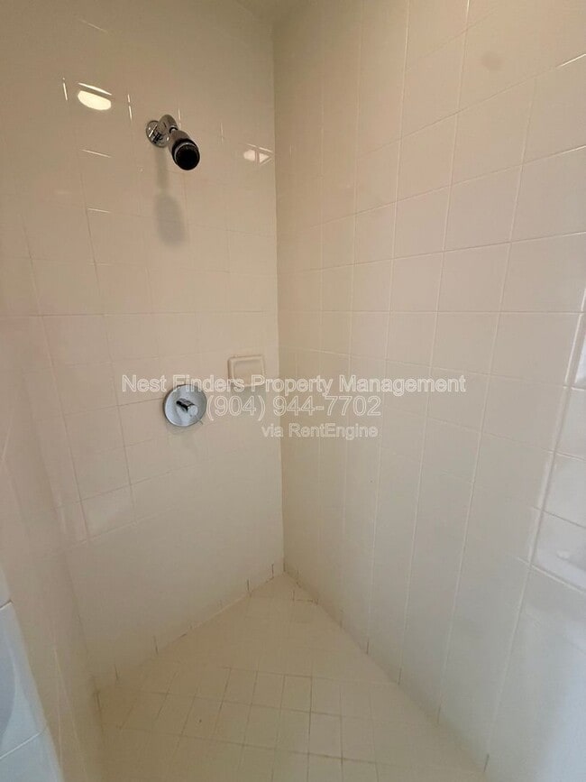 Building Photo - 330 N Shore Cir