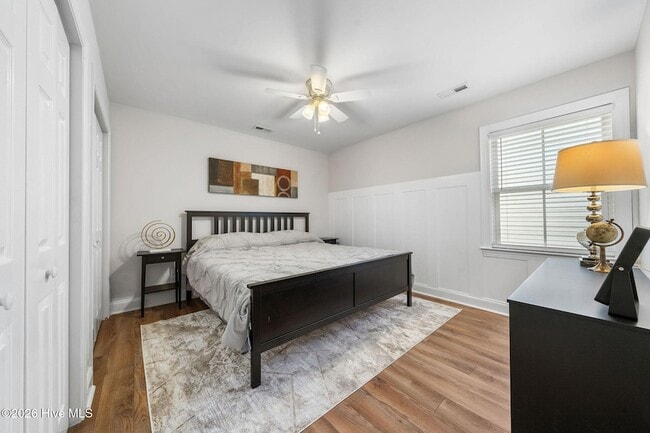 Building Photo - 720 Queen St