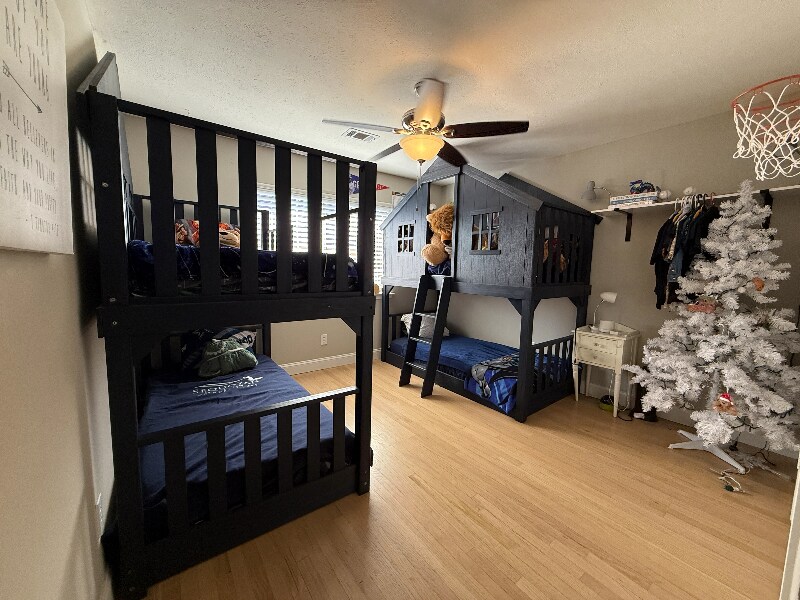 Building Photo - 4010 Crestwood Dr