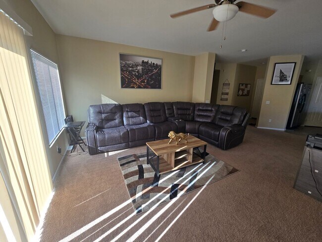 Building Photo - 3 Bedroom 2 Bath located in Mountain View DHS