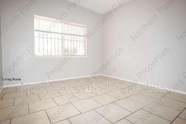 Building Photo - 10109 Milan St