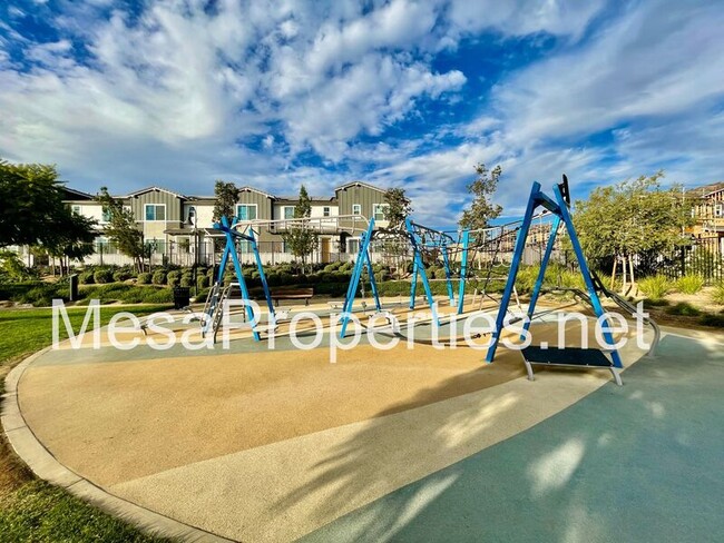 Building Photo - 3905 S Oasis Paseo