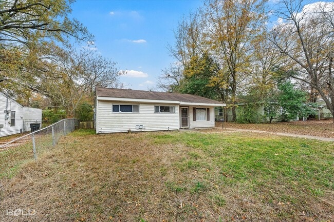 Building Photo - 3051 Amherst St