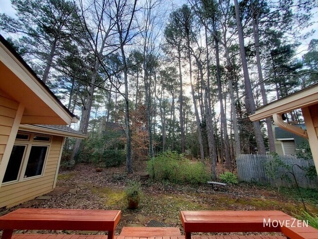 Building Photo - 2323 Ridgefield Dr