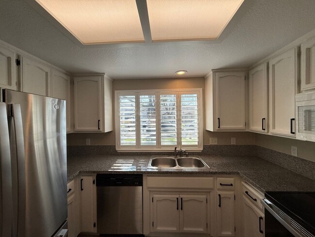 Building Photo - Newly updated 3-bedroom single story home!