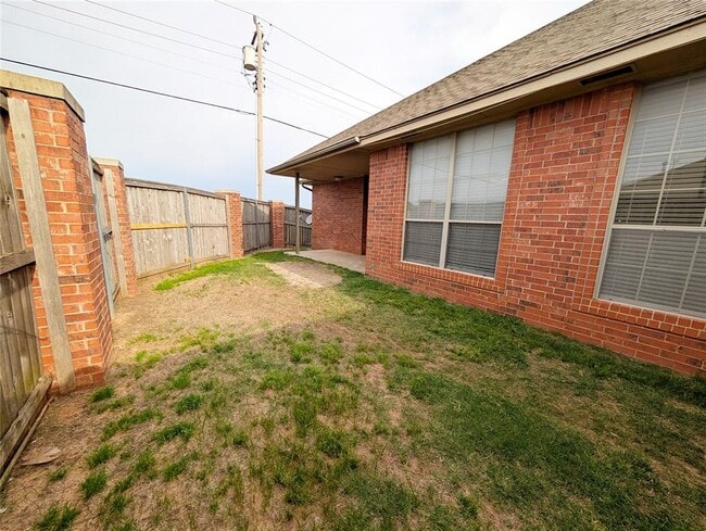 Building Photo - 17201 Cedar Dr