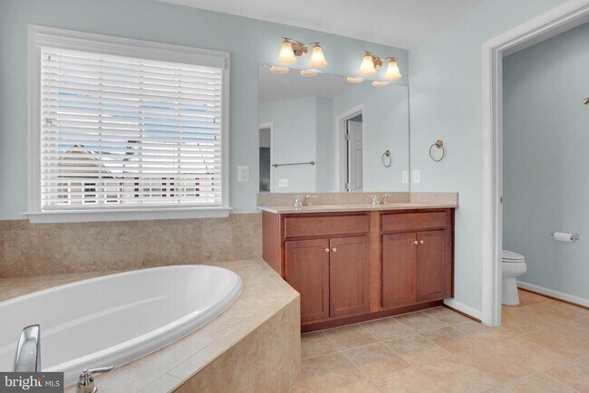 Building Photo - 42598 Chisholm Dr