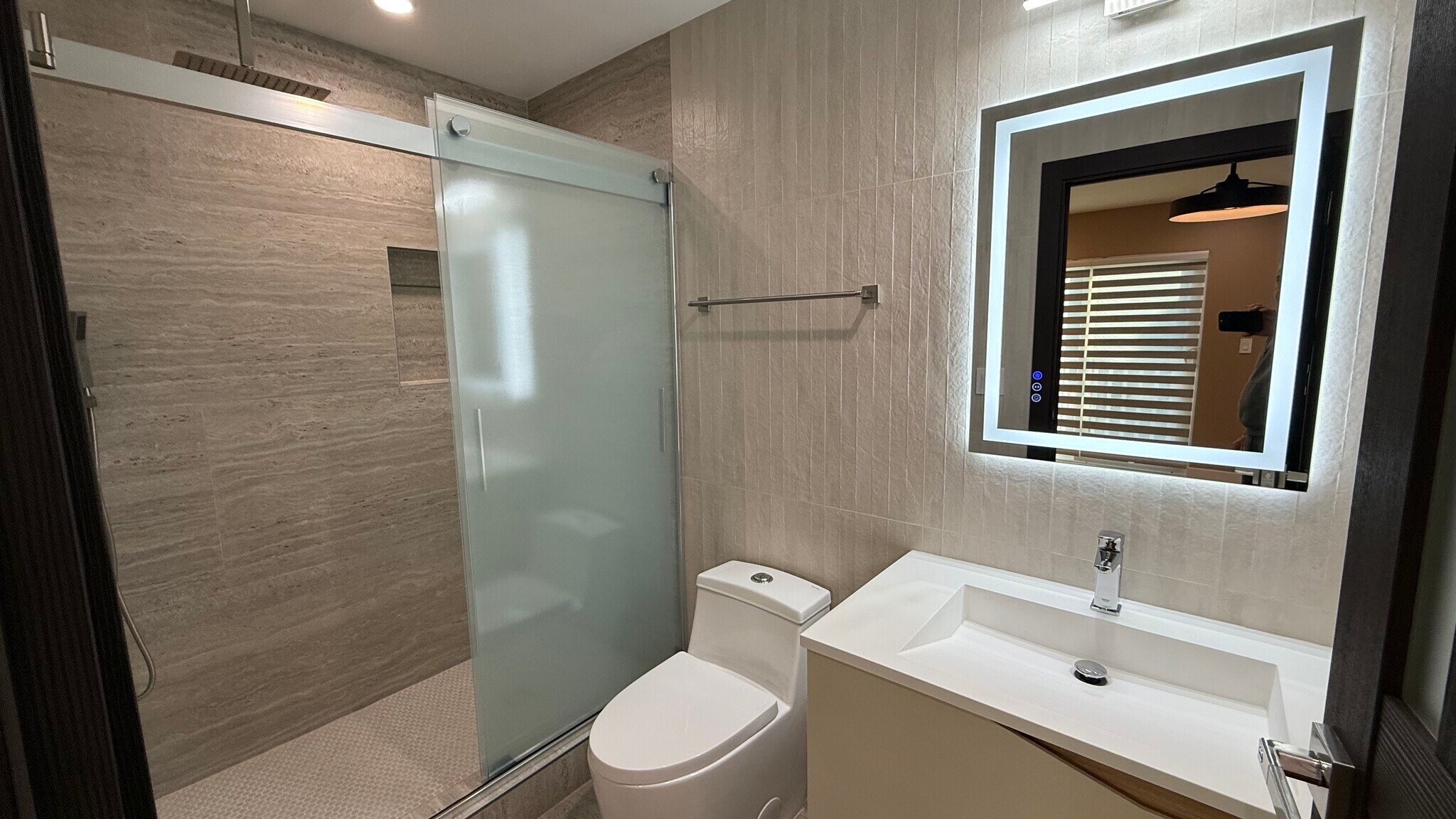 Building Photo - 594 S Mentor Ave