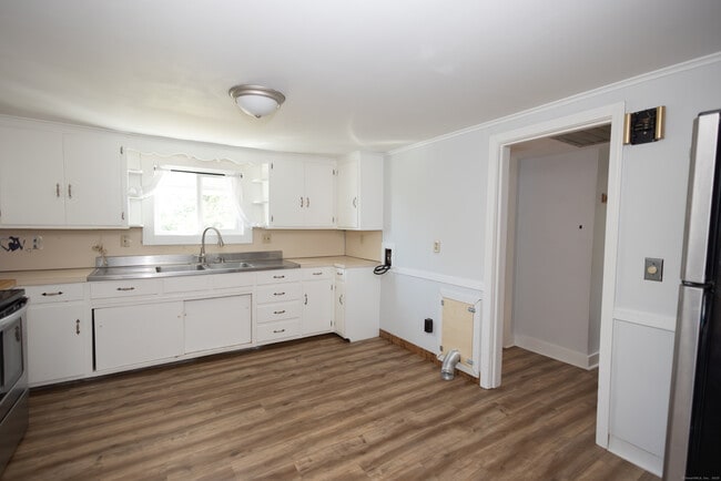 Building Photo - 148 Beecher St