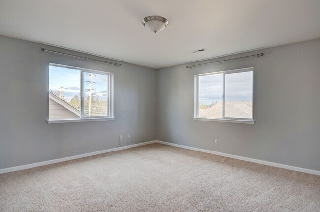 Building Photo - 5-Bedroom Home with Primary Bedroom on Main Floor