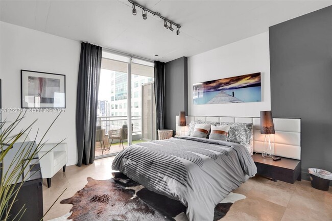 Building Photo - 690 SW 1st Ct