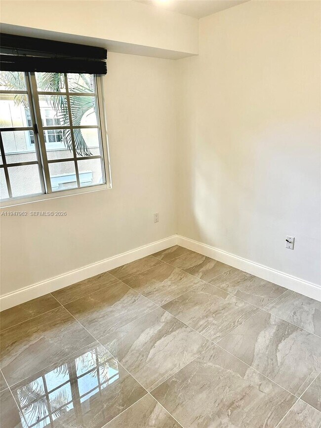 Building Photo - 2941 NE 185th St