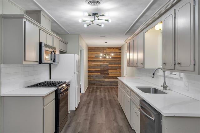 Building Photo - 406 N Bonham Dr