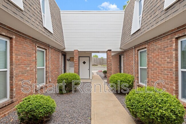Building Photo - 9951 Chateau Roi Dr