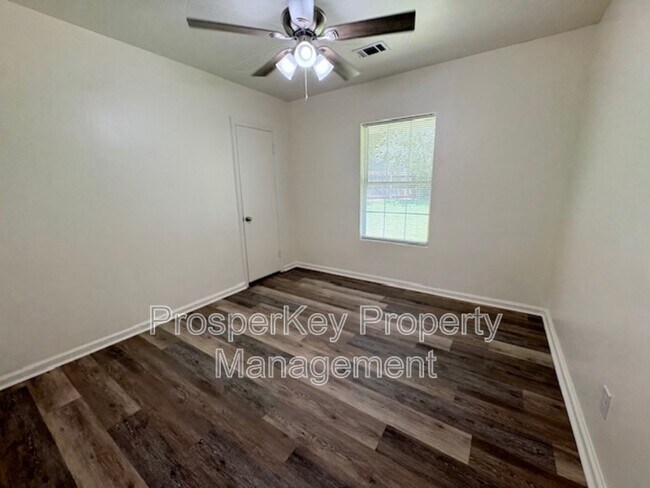 Building Photo - 5900 Frazier Dr