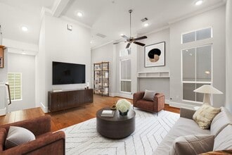 Building Photo - 2022 Sabine St