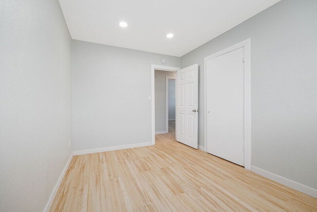 Building Photo - 249 San Jacinto Dr