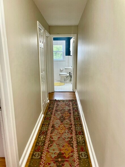 Building Photo - 2426 Chestnut Ave