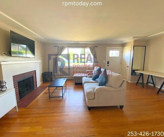 Building Photo - Stylish and Convenient 2BR/1BA Home with A...