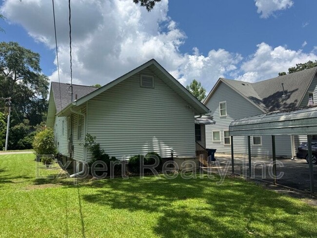 Building Photo - 305 Sterrett Ave