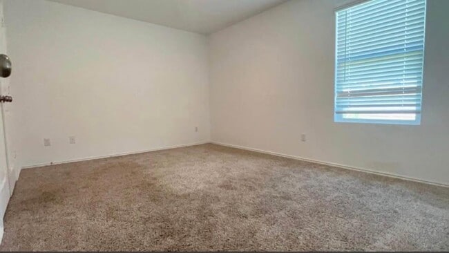 Building Photo - 343 Mica Trl