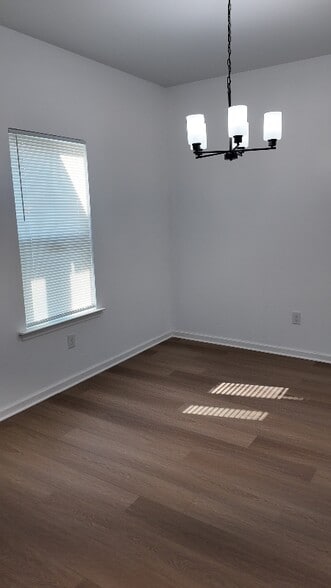 Building Photo - 698 Delta Rd