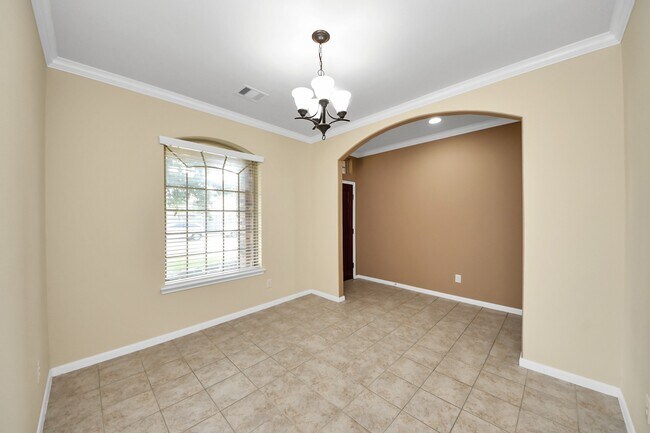 Building Photo - 7714 Guldan Dr