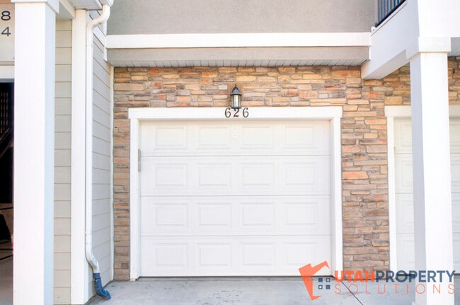 Building Photo - 626 N Sun Peak Dr