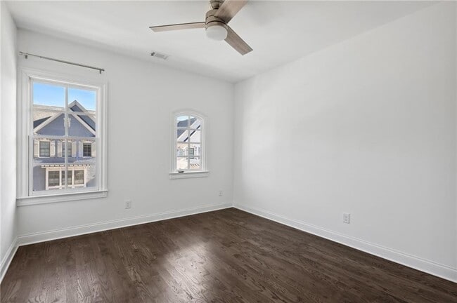 Building Photo - 2436 Skyland Way NE