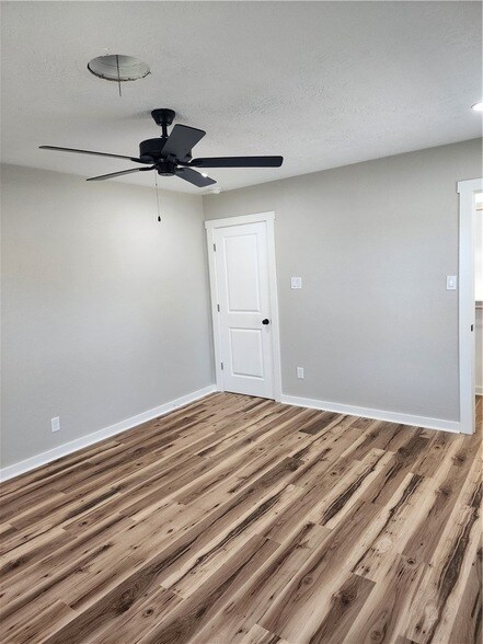 Building Photo - 12877 E State Hwy 21